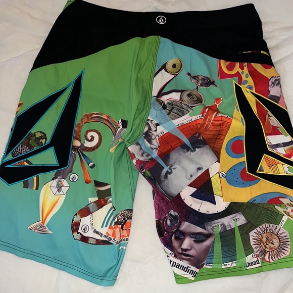 Volcom men’s swim trunk - Picture 2 of 5
